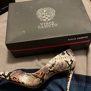 Vince Camuto pump
